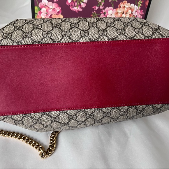 Gucci Rare Monogram Bag With Red Handle Includes Original Box - Picture 2 of 7